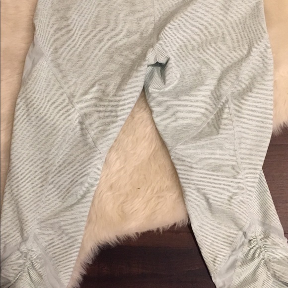 Zella | Mint Green Capri Side Vent Leggings - Picture 6 of 6